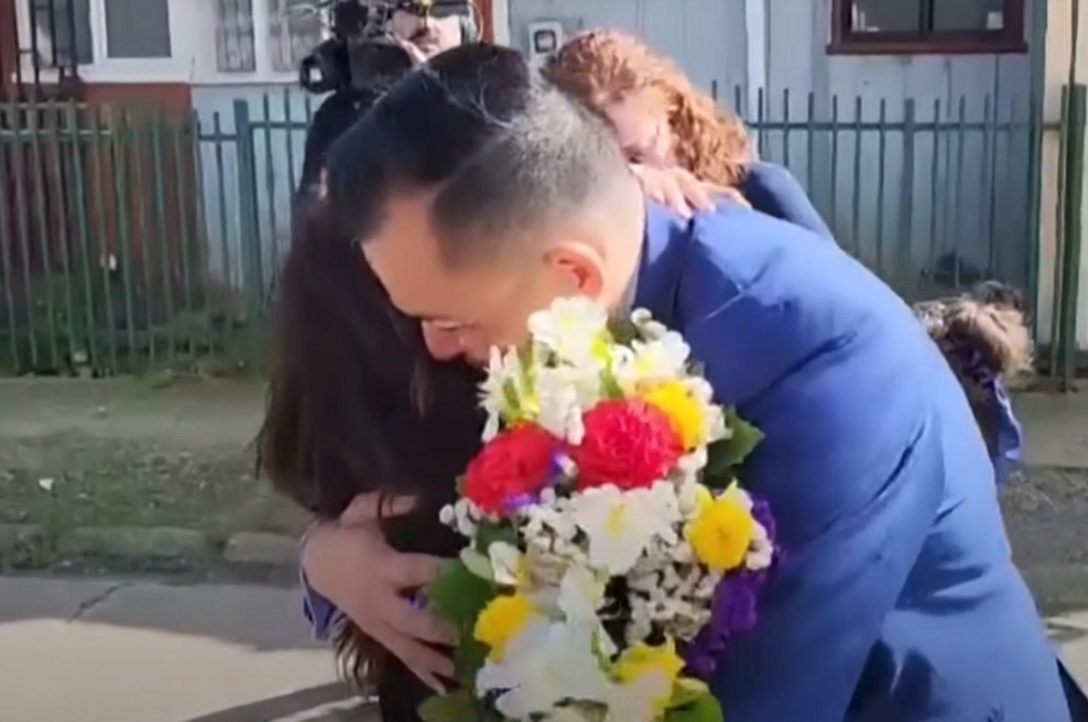 Neverjetna zgodba: po 42 letih v objemu svojega sina, ki so ga po rojstvu razglasili za mrtvega (VIDEO) (foto: YouTube/posnetek zaslona)