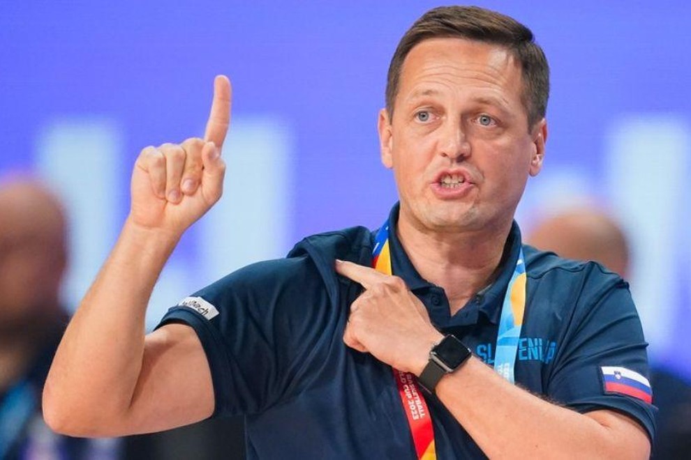Aleksander Sekulić bo moral poprijeti za košarkarske škarje, a pred Eurobasketom je to opravilo, ki se ga ne veseli