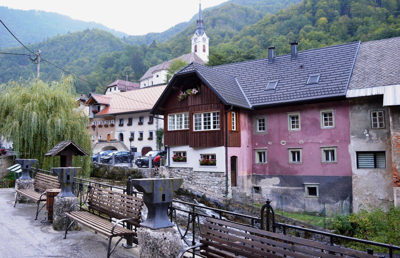 Obdelovanje kovin obstaja v Kropi že od srednjega veka.