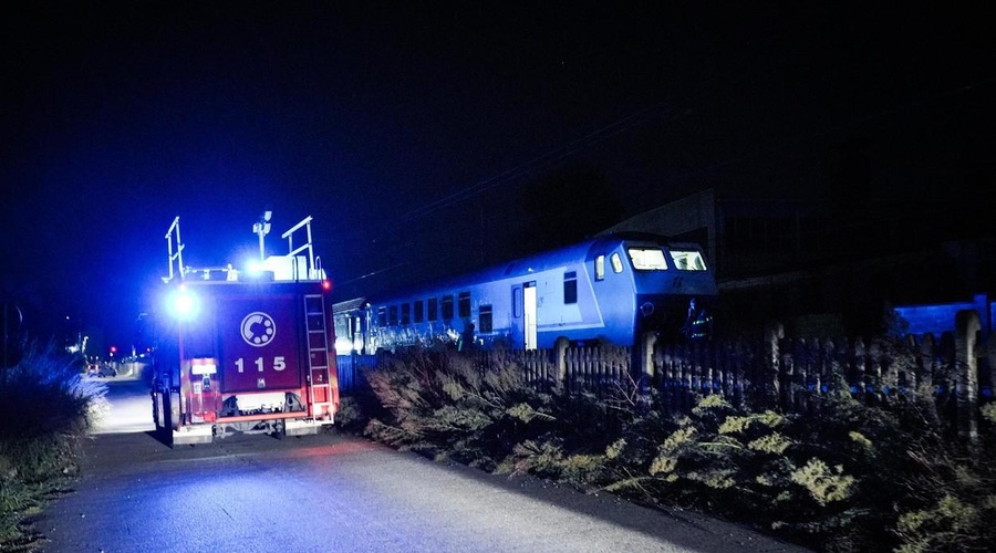 Pet mrtvih v grozljivi nesreči: vlak vozil s 160 kilometri na uro, nato pa ... (foto: Profimedia)