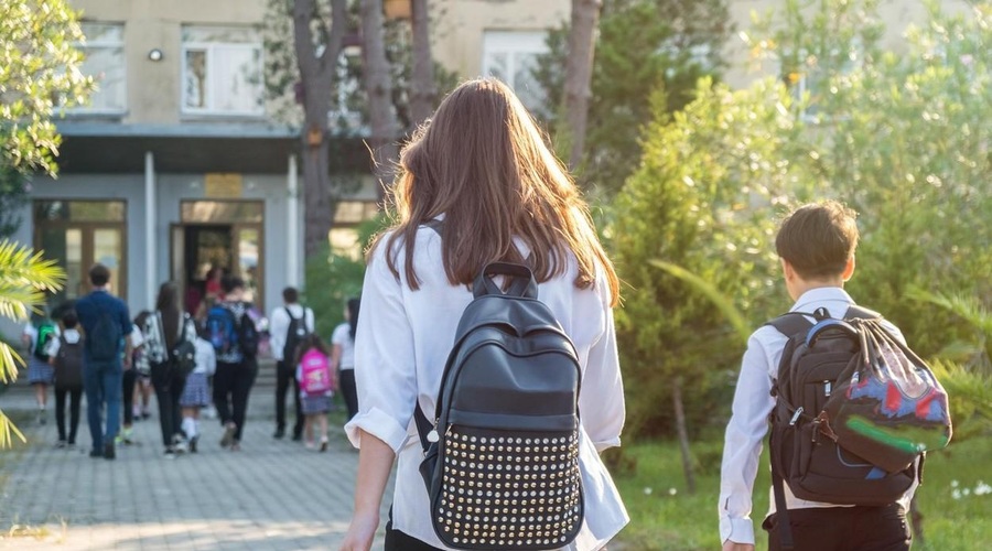 Saj ni res, pa je: zaradi bizarnega razloga je deklica letela iz šole (izključena zaradi ... mame!) (foto: Profimedia)