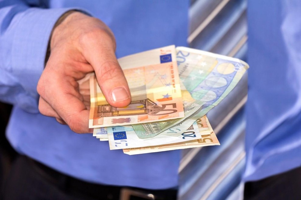 Stranke velike slovenske banke čakajo podražitve (preverite, za katere storitve boste plačali več) (foto: Profimedia)