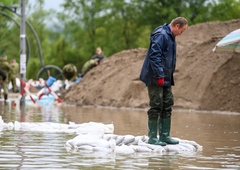 Nočna mora v Baški grapi se nadaljuje: ljudje naj ne zapuščajo domov, grozijo plazovi