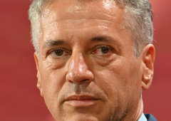 Golob se je oglasil po operaciji: to sporoča Slovencem