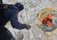 VIDEO: Gorski reševalci s helikopterjem reševali več pohodnikov in celo onemoglega psa (imamo spektakularne posnetke)