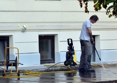 Hišnik 7 let ni hodil v službo, a je kljub temu prejemal plačo (kako mu je uspelo?)