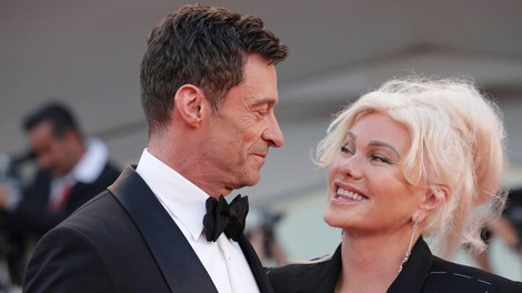 Hugh Jackman je imel skoraj tri desetletja oči le za svojo ženo, nove izvoljenke ne skriva več (FOTO)