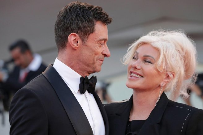 Hugh Jackman je imel skoraj tri desetletja oči le za svojo ženo, nove izvoljenke ne skriva več (FOTO)