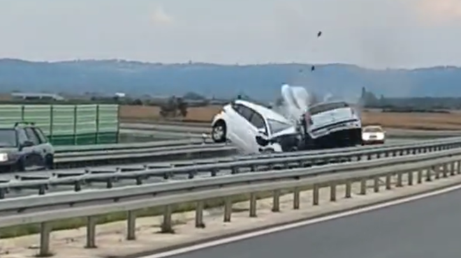Pretresljiv posnetek hude prometne nesreče: vožnja v napačno smer se je tragično končala (foto: Twitter/OZNA Srbije/posnetek zaslona)