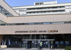 UKC Ljubljana za skoraj 30-milijonsko izgubo krivi način obračunavanja storitev ZZZS