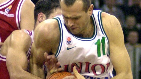 Slovenski košarkarski 'dedki' obvladajo: legendarni Slavko Kotnik veterane popeljal do naslova svetovnih prvakov
