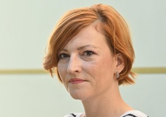 Žalostna izpoved iz otroštva, ministrica Asta Vrečko odprla dušo: "Ko sem bila stara šest let, je moj oče ..."