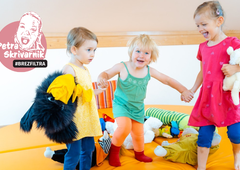 Od bitke za modro voščenko do prvih ljubezenskih ugrizov: "Mislili smo, da mu bo dal ljubčka, pa ga je ugriznil"