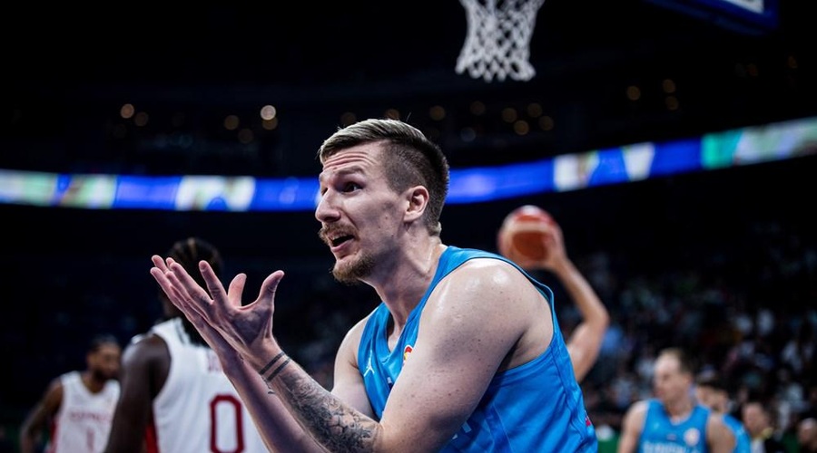 Čisto prava norost mednarodne košarkarske zveze: utrujena in poklapana Slovenija danes spet na parketu, tokrat brez pravega naboja (foto: FIBA)