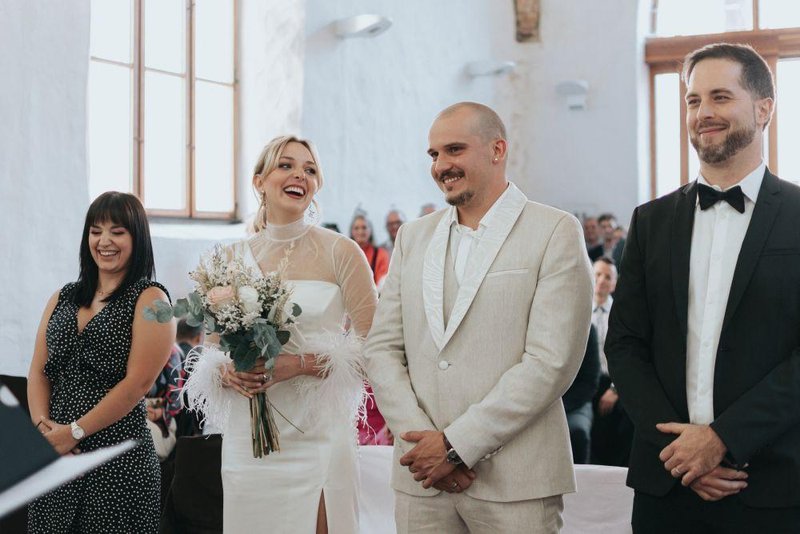 Tim Kores in Julija na poroki.