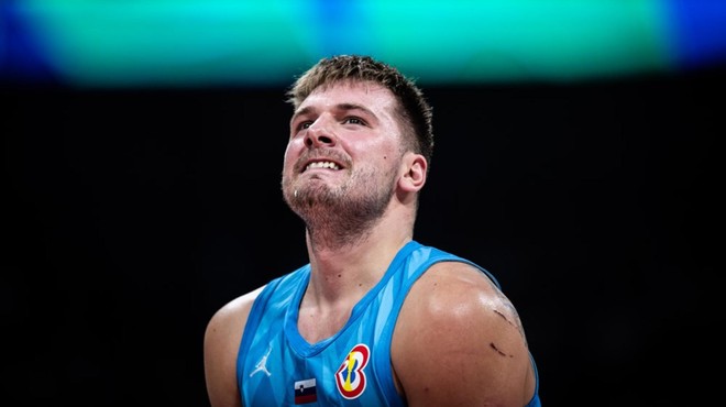 Luka Dončić v težavah: slovenski zvezdnik ostal brez tekme, kaj se dogaja? (foto: FIBA)