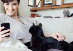 Kaj pomeni, če se vam mačka uleže v naročje?