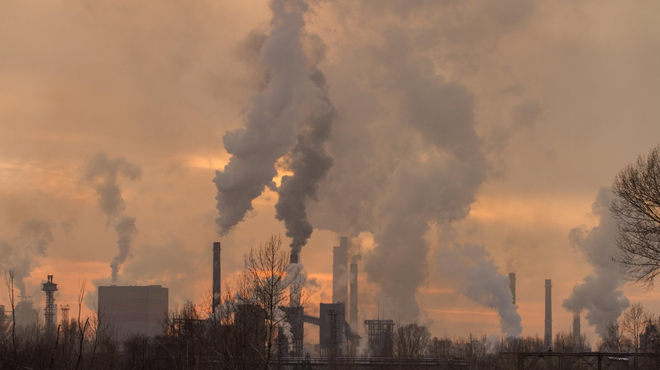 Dihamo onesnažen zrak: največje okoljsko tveganje za zdravje ljudi povzroči na milijone smrti (foto: Profimedia)