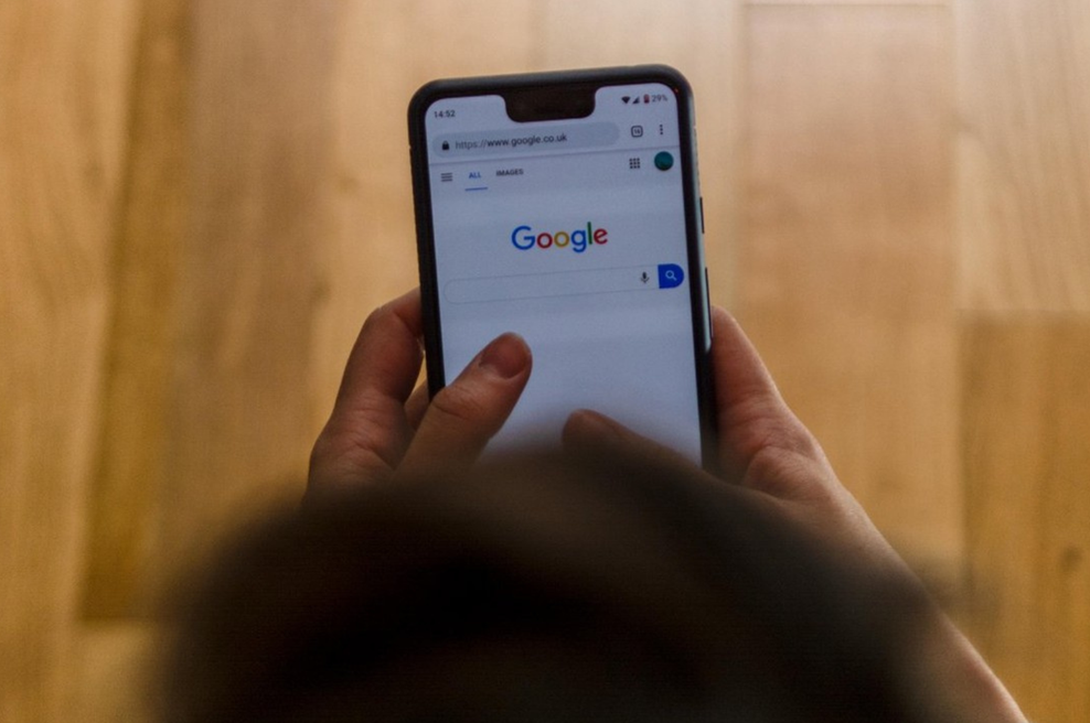 Google zaostruje pravila: da bi se izognili zavajanju ljudi, bodo morali oglaševalci po novem ... (foto: Profimedia)