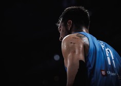 Razočaranje v očeh slovenskih košarkarjev: na svetovnem prvenstvu znova poraženi (VIDEO)