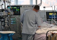 Pacienta naj bi fizično napadel zdravstveni delavec: grozil mu je, da ga bo ubil (nov primer nasilja iz slovenske bolnišnice)