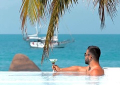 Sanjska služba: seksi milijonar išče asistenta, ki bi z njim prepotoval svet (plačal bi mu zajetno vsoto denarja)