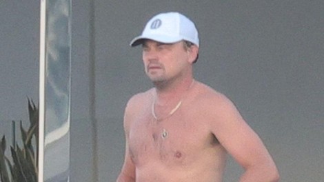 Leonardo DiCaprio ni "razočaral", spet ujet z veliko mlajšo in slavno lepotico (FOTO)