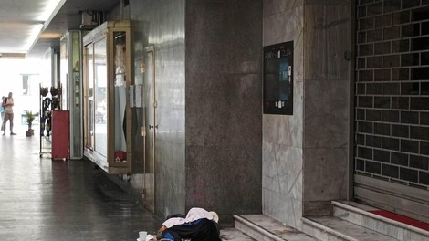 Kakšna sprememba! Dolgo časa zanemarjena ljubljanska pasaža se sveti v novi podobi — poglejte, kako lepo so jo prenovili! (FOTO)