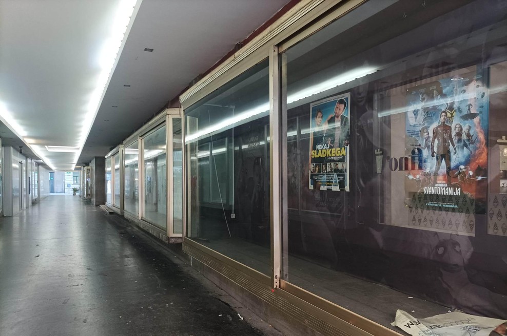 Podhod Name zaudarja po urinu, od novega kina ne duha ne sluha. Kaj pravijo na MOL-u? (foto: Uredništvo)