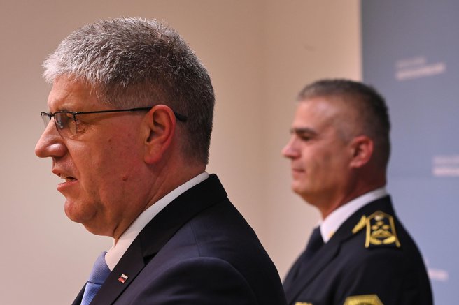 Po velikih pritiskih vendarle premiki: odstopil generalni direktor policije Senad Jušić