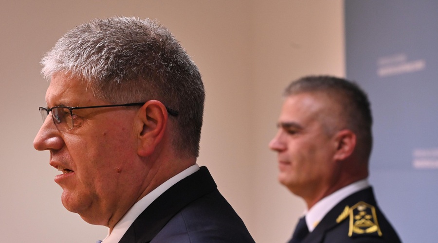 Po velikih pritiskih vendarle premiki: odstopil generalni direktor policije Senad Jušić (foto: Žiga Živulovič jr./Bobo)