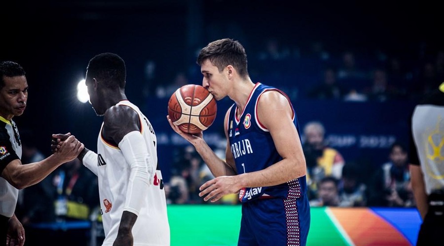 Srbi z vsemi topovi udarili po sodnikih! "Brutalno pokradeni heroji, sramotni sodniki odločili, kdo ..." (VIDEO) (foto: FIBA)