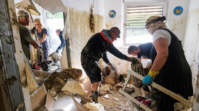 Pomoč občinam, ki so jih prizadele poplave: sanacije se bodo lotili javni delavci, financiral jih bo zavod za zaposlovanje (foto: Borut Živulovič/Bobo)