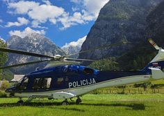 Naporen vikend za gorske reševalce: pohodnike s helikopterjem reševali kar devetkrat