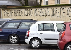 Problem grafitiranja v prestolnici: bi morala mestna občina subvencionirati odstranjevanje grafitov na stavbah v zasebni lasti?