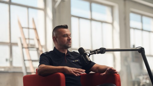 Pogumni gasilec Sandi Zajc, ki je reševal otroke iz poplavljenega vrtca: "Nimam se za heroja"