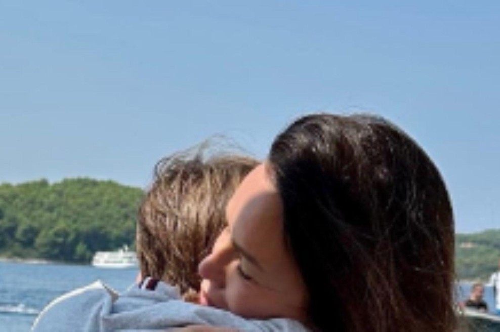 Ljubeč objem na Korčuli: Severina delila poseben trenutek in pokazala, kdo jo najbolj osrečuje (foto: Instagram/Severina/posnetek zaslona)