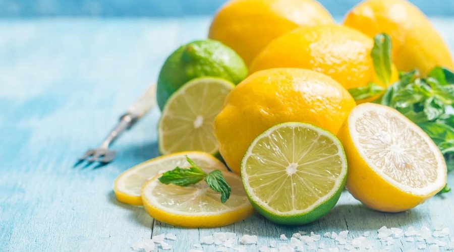 Že samo z vdihavanjem vonja limone vaše telo izkusi veliko njene zdravilne moči. (foto: profimedia)