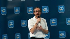 Eurospin že 6. leto zapored doniral 10.000 evrov za nakup šolskih potrebščin otrokom iz socialno ogroženih družin