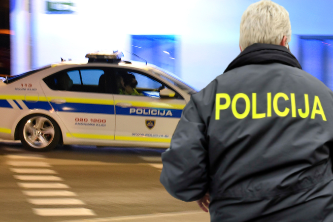 Mafijski umor na Brdu: aretirali mednarodno iskanega kriminalca, našli naj bi večje količine drog in orožje