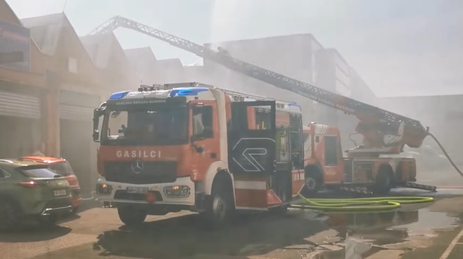 VIDEO: V Mariboru izbruhnil požar, s katerim se je borilo kar 60 gasilcev (foto: Facebook/Dejan Gjuro)