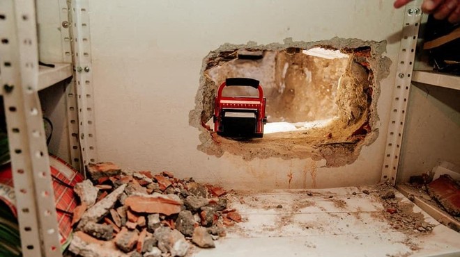 Škandal neverjetnih razsežnosti: kdo je najel stanovanje ob sodišču in izkopal 30 metrov dolg predor? (foto: Profimedia)