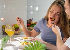 8 živil, ki jih nikoli ne smemo jesti pred seksom (ne recite, da vas nismo opozorili)