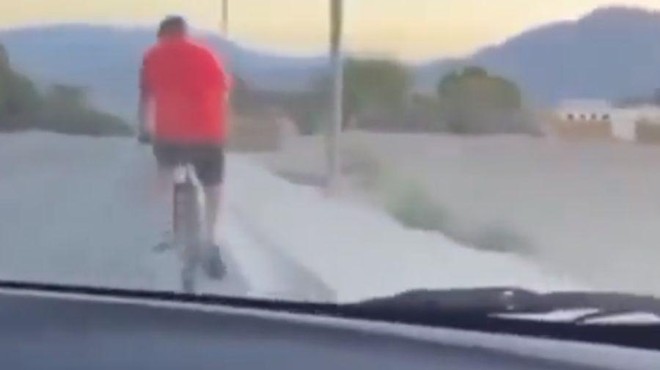 Objestna najstnika z avtomobilom ubila kolesarja in vse posnela: "Si pripravljen? Udari ga po riti!" (VIDEO) (foto: X/posnetek zaslona)
