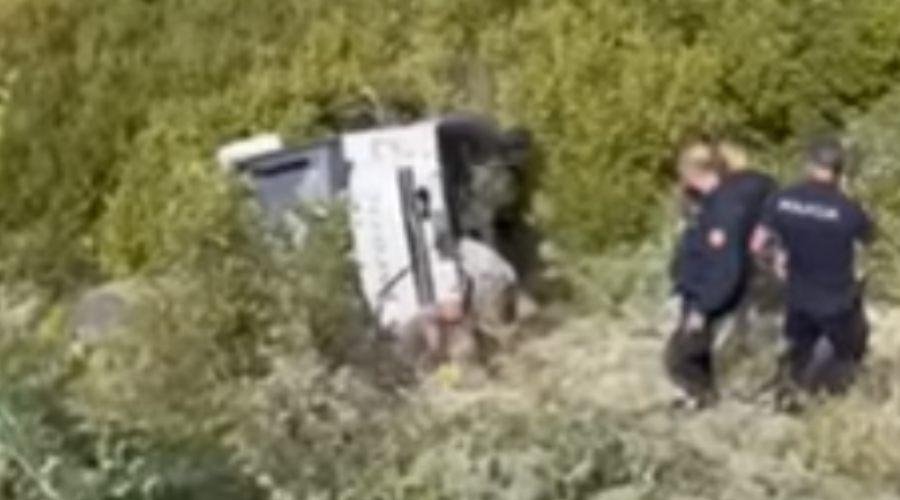 Pretresljivi prizori: huda prometna nesreča avtobusa terjala tri življenja (VIDEO) (foto: YouTube/DAN Info/posnetek zaslona)