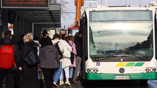 Prošnje so uslišane: na ljubljanskih avtobusih bo vožnjo končno mogoče plačevati s karticami! (foto: Borut Živulović/BOBO)
