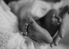 Zakaj je moral umreti novorojenček? Znane prve grozljive podrobnosti smrti, ki je pretresla Slovenijo