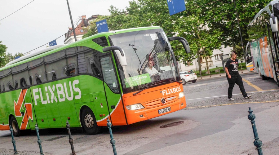 Usodno potovanje, ki se je končalo tragično: v nesreči avtobusa prevoznika Flixbus umrla ženska (foto: Srdjan Zivulovic/Bobo)