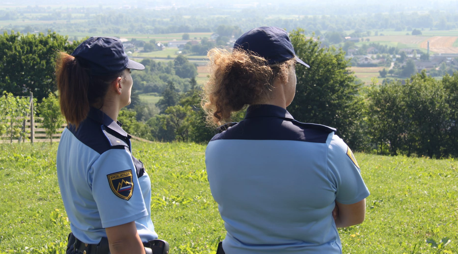 Na nujnem sestanku sprejeli odločitev, kako bodo izboljšali varnost na območjih, kjer živijo Romi (foto: PU Novo mesto)