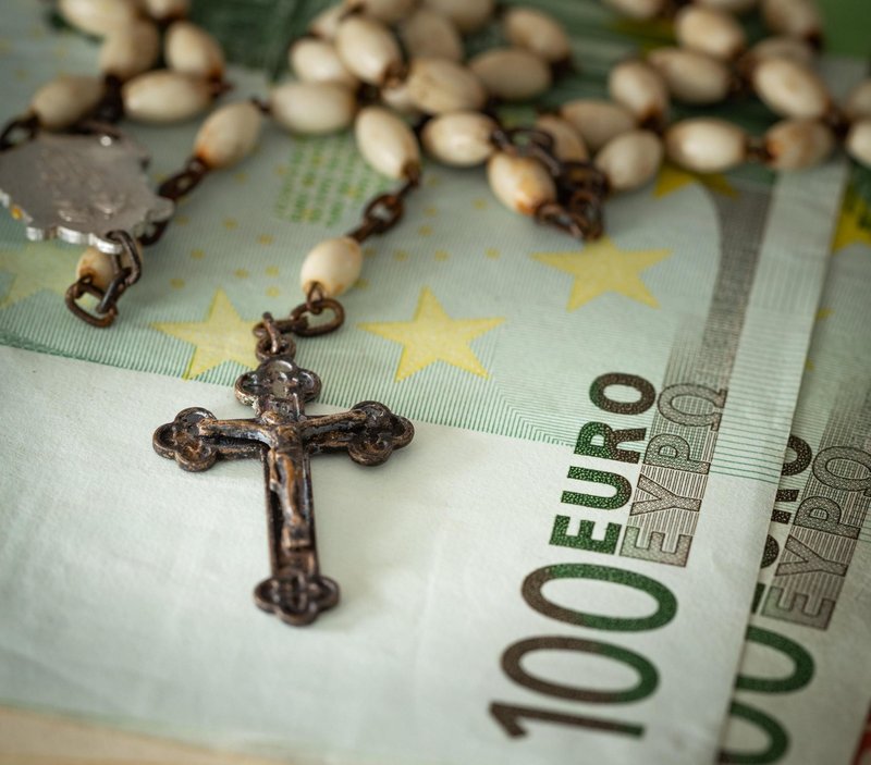 Srhljivo razkritje v Dalmaciji: župan vedel za vse, po razkritju napadel novinarsko ekipo